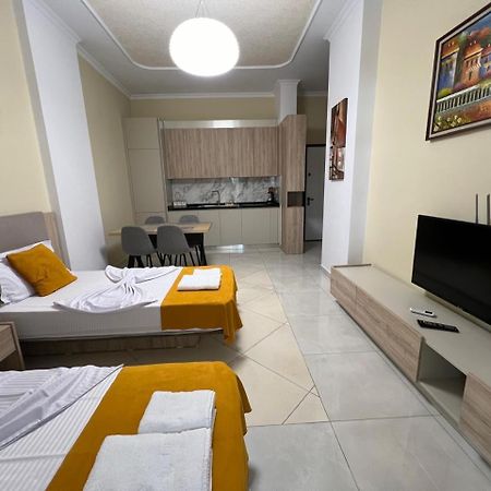 Kevin’s Lungomare Apartment Vlore Bagian luar foto