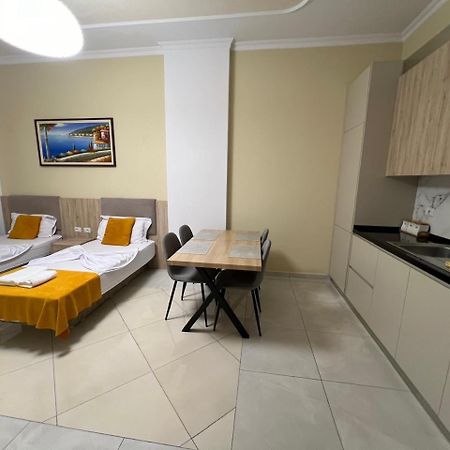 Kevin’s Lungomare Apartment Vlore Bagian luar foto
