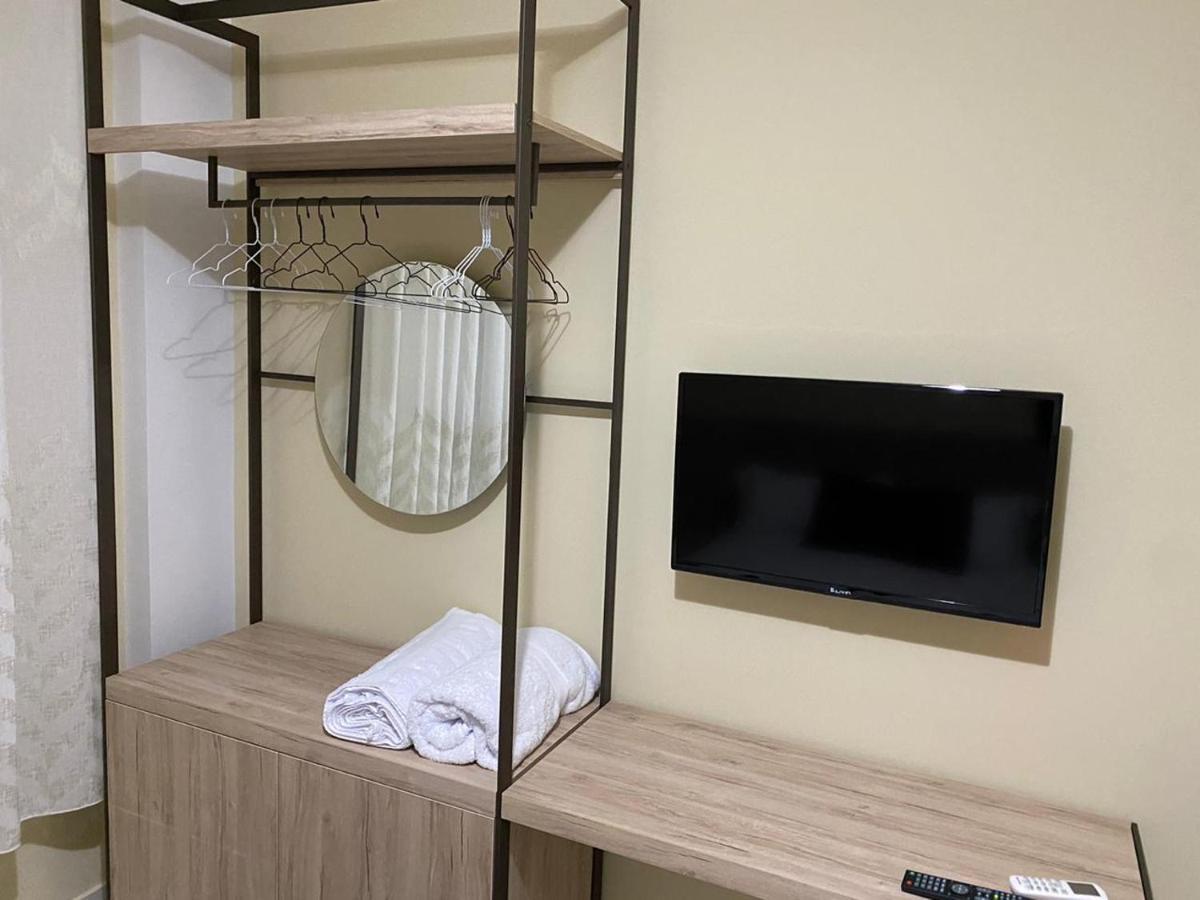 Kevin’s Lungomare Apartment Vlore Bagian luar foto