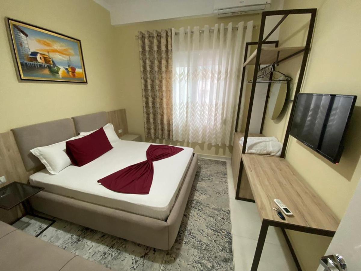 Kevin’s Lungomare Apartment Vlore Bagian luar foto