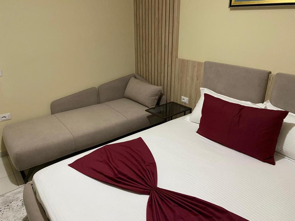 Kevin’s Lungomare Apartment Vlore Bagian luar foto