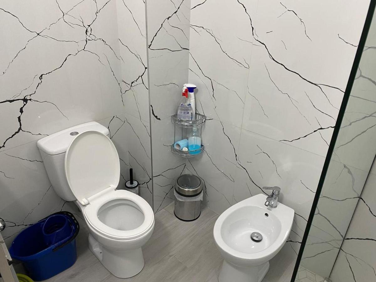 Kevin’s Lungomare Apartment Vlore Bagian luar foto