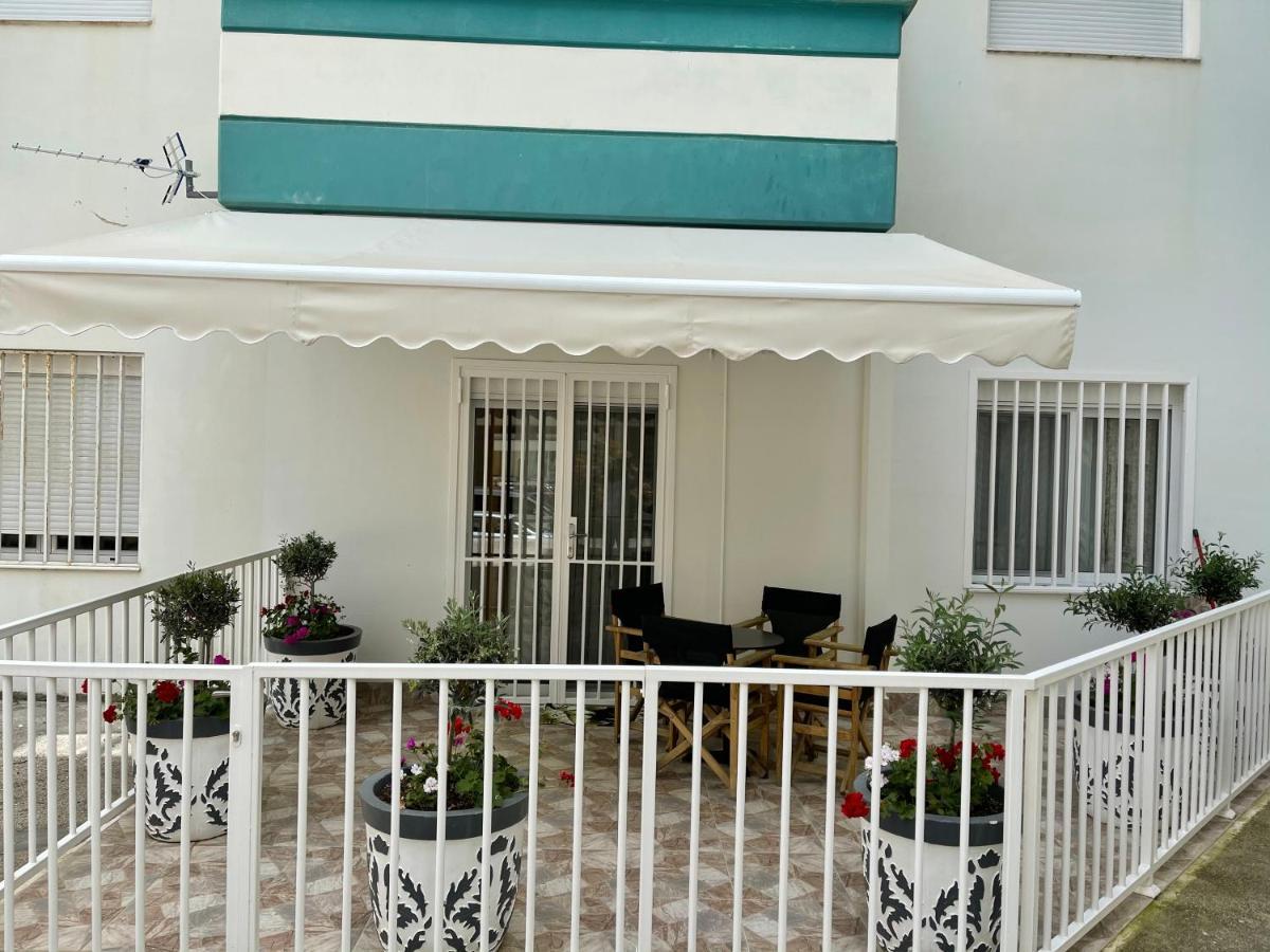Kevin’s Lungomare Apartment Vlore Bagian luar foto