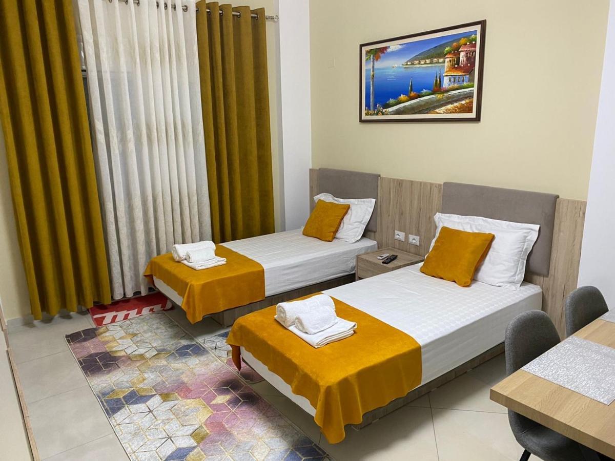Kevin’s Lungomare Apartment Vlore Bagian luar foto